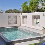 Paradissia Luxe With Private Swimming Pool