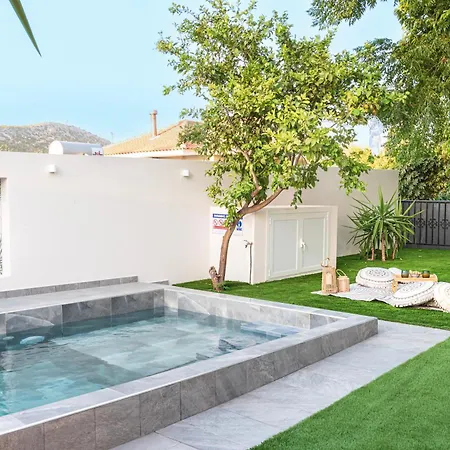 Paradissia Luxe With Private Swimming Pool