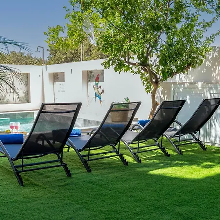 Paradissia Luxe With Private Swimming Pool