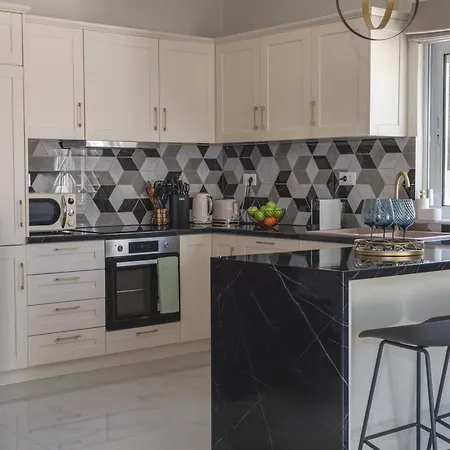 בית נופש Paradissia Luxe With Private Swimming Pool *