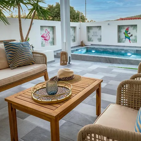 Paradissia Luxe With Private Swimming Pool Paradeísion