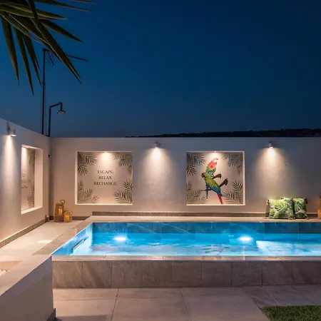 Paradissia Luxe With Private Swimming Pool Casa vacanze Paradeísion