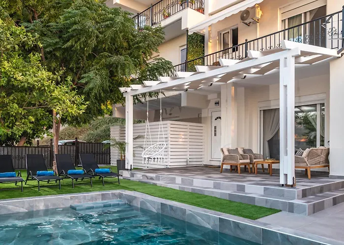 Case de vacanță Paradissia Luxe With Private Swimming Pool Paradeísion