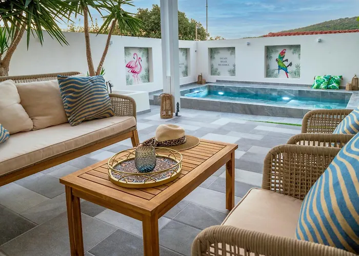 Paradissia Luxe With Private Swimming Pool Paradeísion